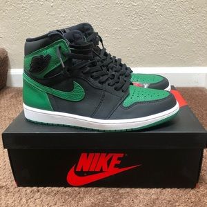 100% Nike Air Jordan 1 Retro High OG “Pine Green”
